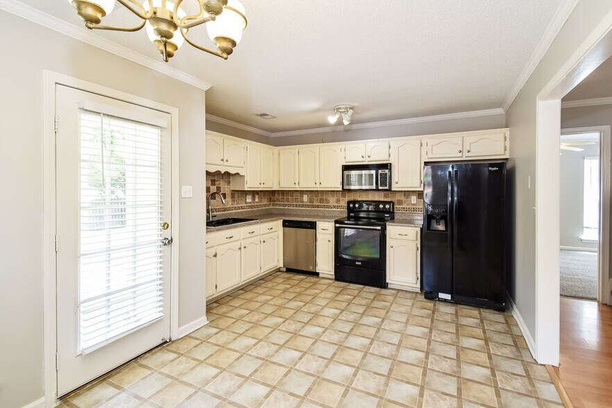 Building Photo - 10746 Pecan View Dr