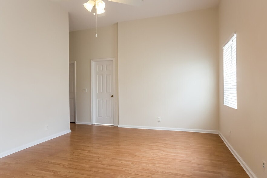 Building Photo - 1200 Columbine Pl