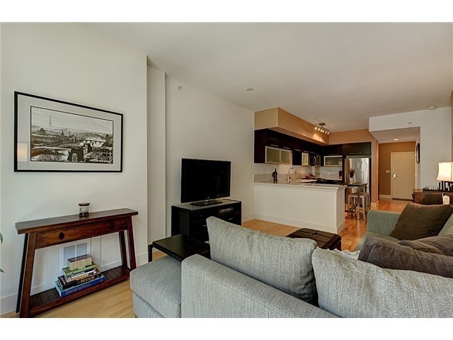 Building Photo - Beautiful 1 Bed 1 Bath + Den in Desirable ...