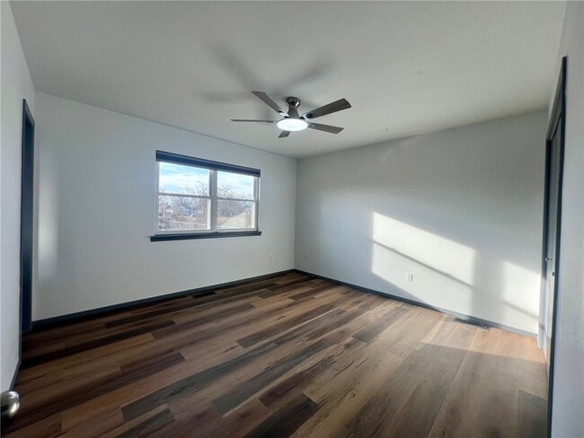 Building Photo - 902 SE G St