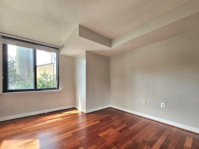Building Photo - 2451 Midtown Ave