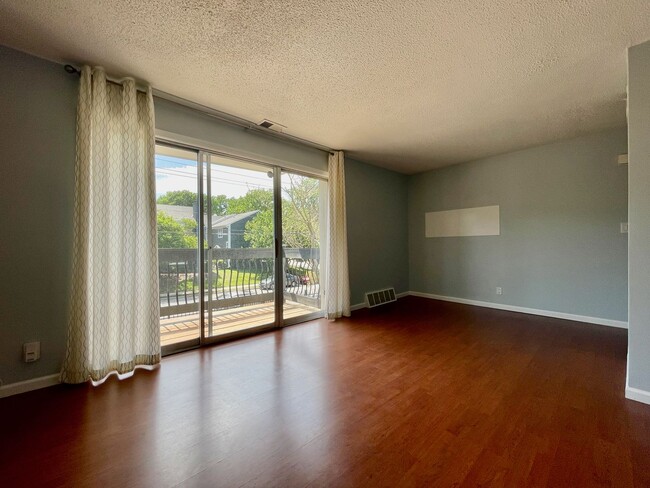 Building Photo - Charming Condo for Rent