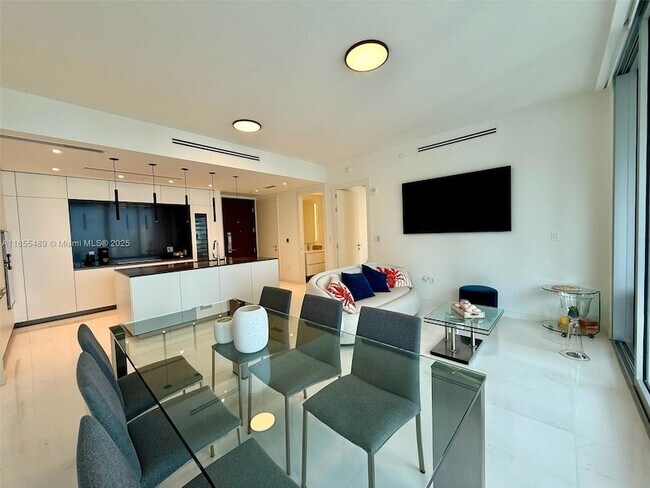 Building Photo - 300 Biscayne Blvd Way