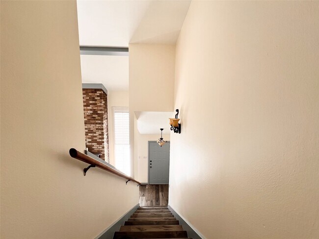 Building Photo - 727 Bunker Hill Rd