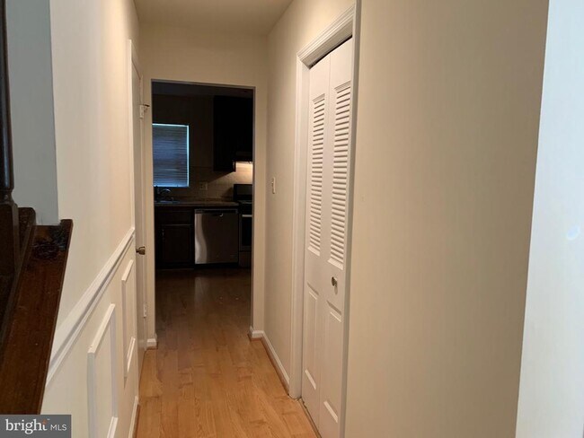 Building Photo - 8200 Aspen Glen Ct