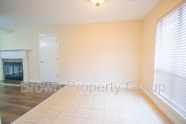 Building Photo - 7217 Pebblebrook Dr