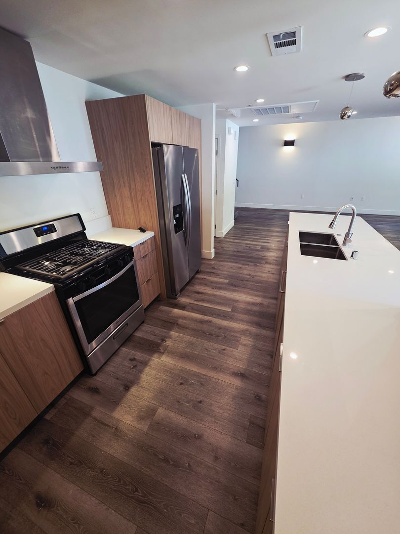 Building Photo - 862 Moraga Dr