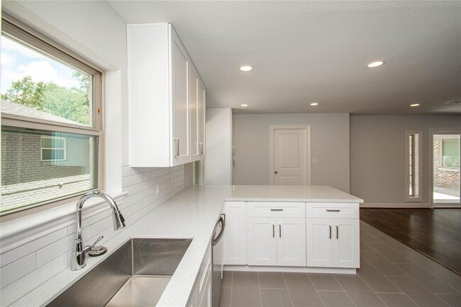 Building Photo - 6810 Northampton Way