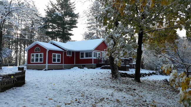 Building Photo - N4567 Oak Knoll Dr