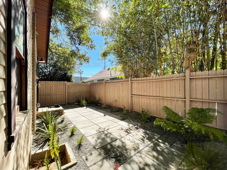 Building Photo - 204 N Avenue 55