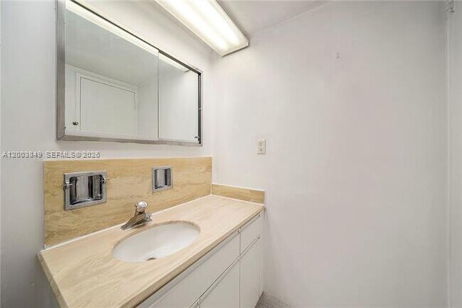 Building Photo - 5700 Collins Ave