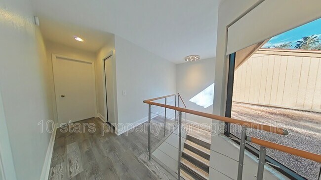 Building Photo - 6287 Sun Blvd