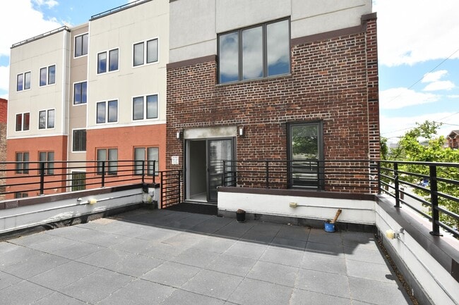Building Photo - 58 Giles Ave