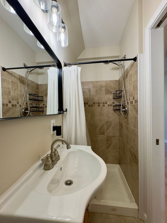 Building Photo - Two-Bedroom Townhome next to Patterson Park!