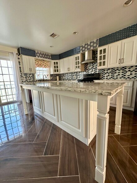 Building Photo - 3 Harbor Front Ct