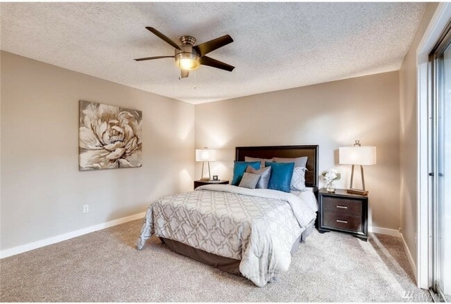 Building Photo - Kirkland Location, Charming 3 Bedroom - 1....