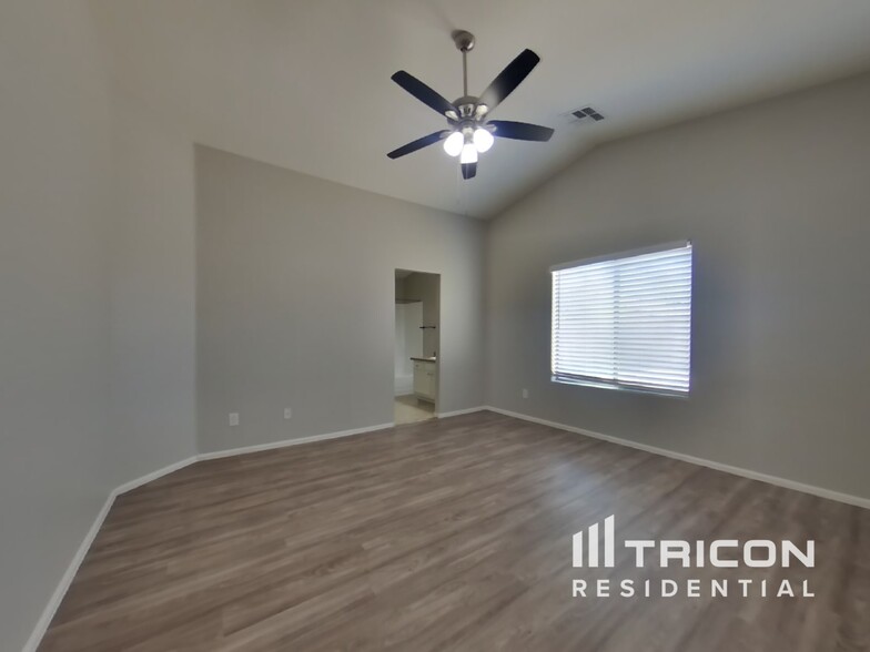 Building Photo - 40179 W Thornberry Ln