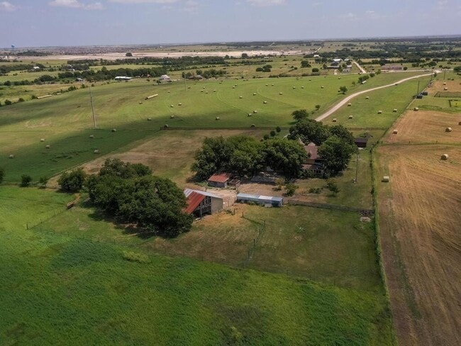 Building Photo - 161 CR 375