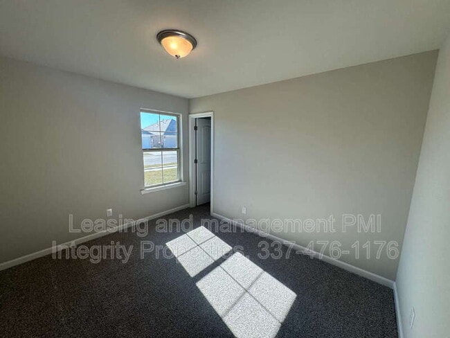 Building Photo - 331 White Pine Dr