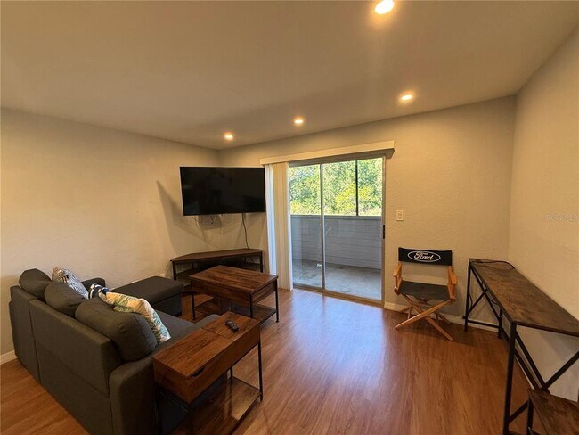 Building Photo - 1400 Gandy Blvd N