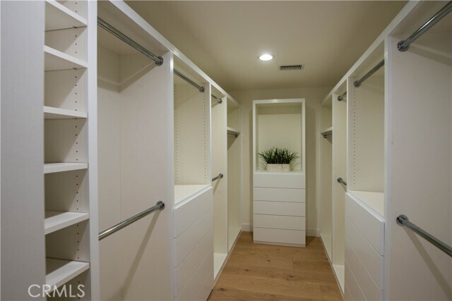 Building Photo - 16449 Tudor Dr