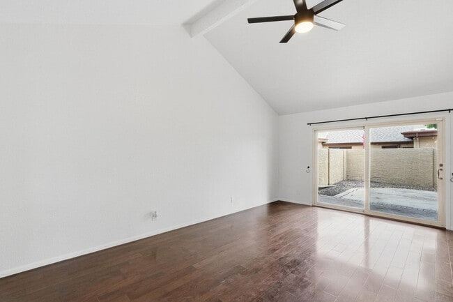 Building Photo - 715 W Boxelder Pl