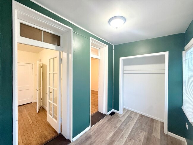 Building Photo - 7157 S East End Ave