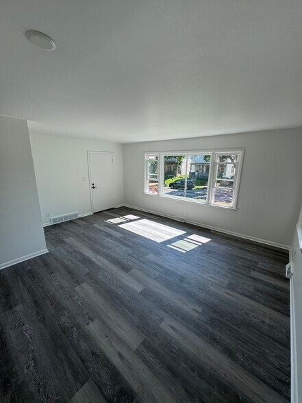 Building Photo - 2883 S Linebarger Ter