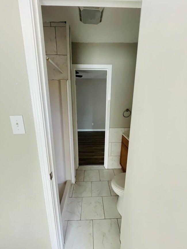 Building Photo - 312 1-304 1/2 S Avenue G