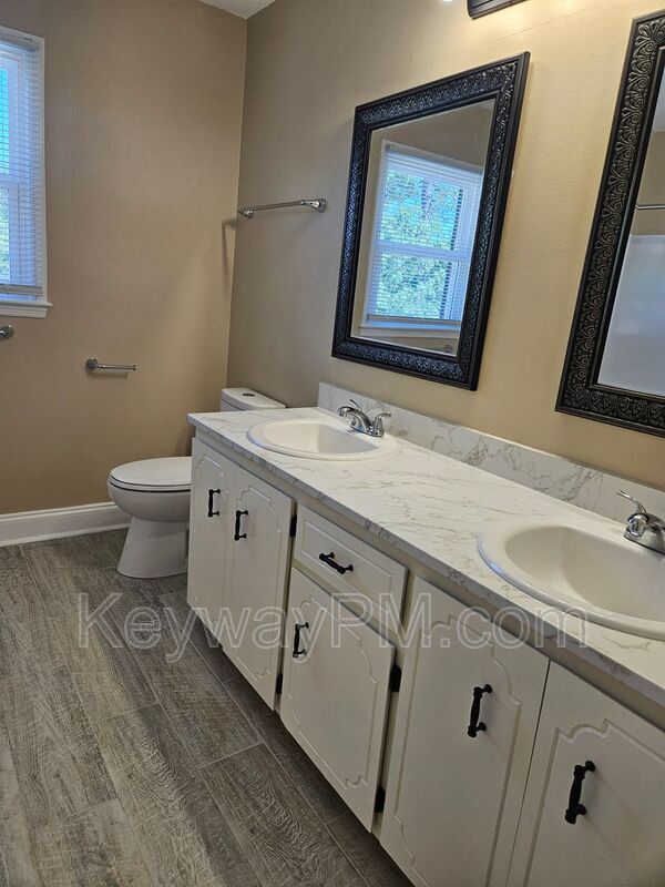 Building Photo - 2326 Greengate Dr