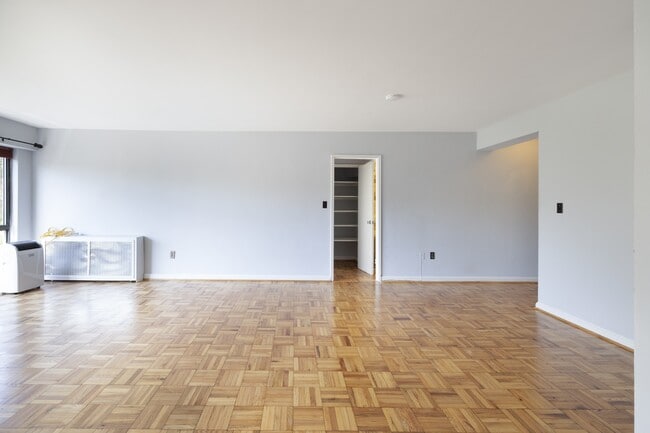 Building Photo - 3901 Tunlaw Rd NW