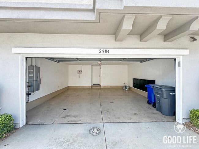 Building Photo - Beautiful 3BD/3BA w/ A/C, In-Unit Laundry, and 2-Car Garage in Bay Park!