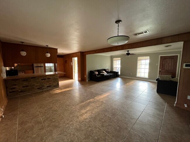 Building Photo - 1335 Sherwood Forest Blvd