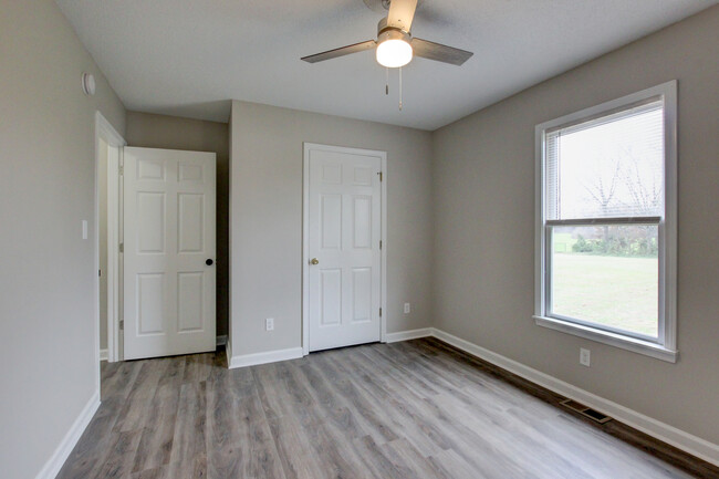 Building Photo - 2481 Clarksville Rd