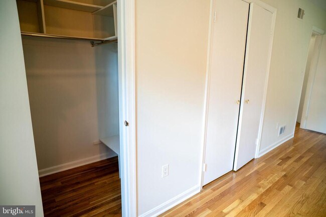 Building Photo - 5012 Larno Dr