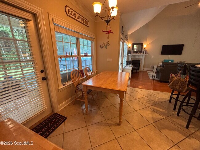 Building Photo - 107 Teak Trail