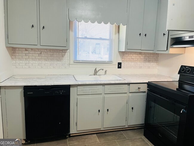 Building Photo - 50 Lone Oak St