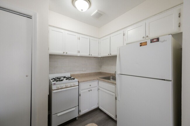 Building Photo - 15311 Knox Ave