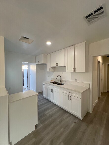 Building Photo - 515 Allen Ave