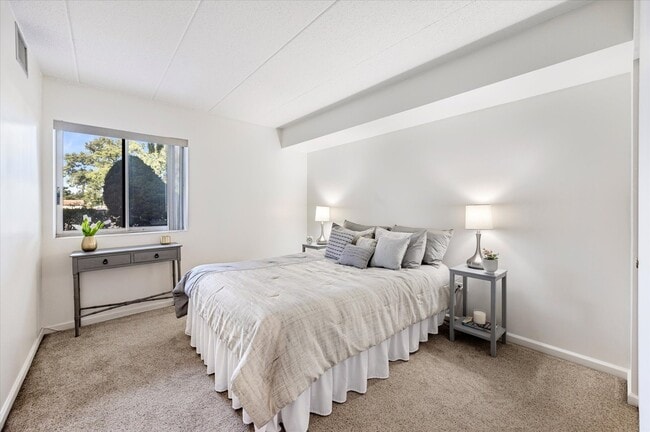 Building Photo - 100 W Butterfield Rd