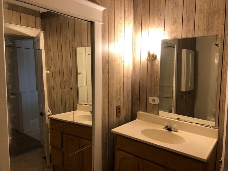 Building Photo - 516 E Chestnut St