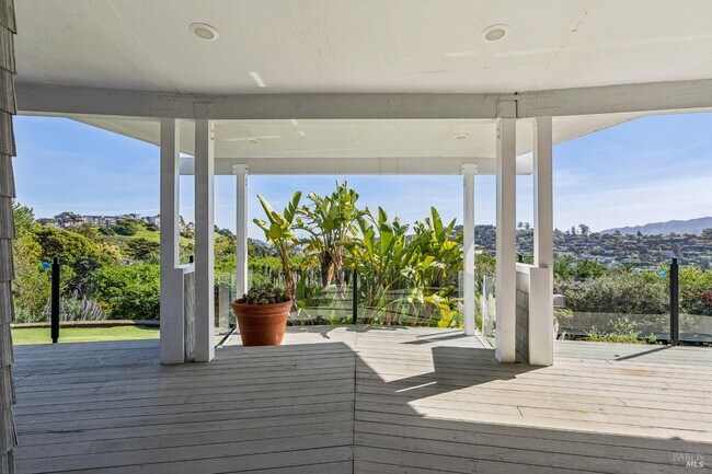 Building Photo - 95 Spring Ln