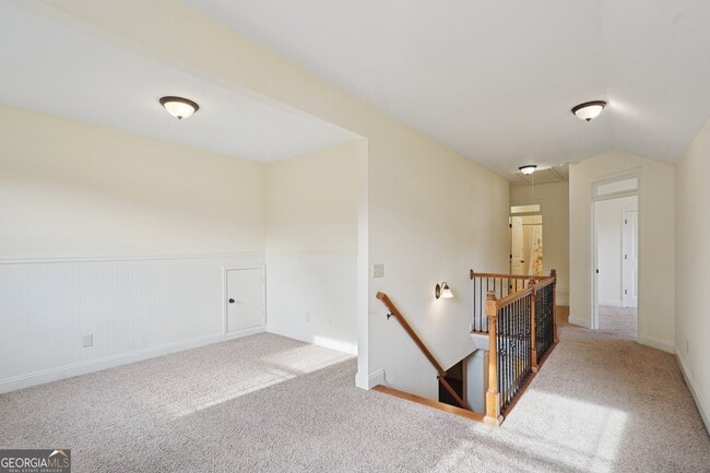 Building Photo - 160 Greenview Dr