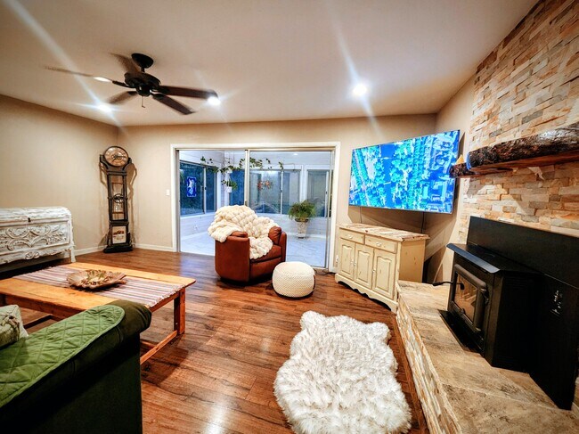 Building Photo - 820 Blue Bell Ct