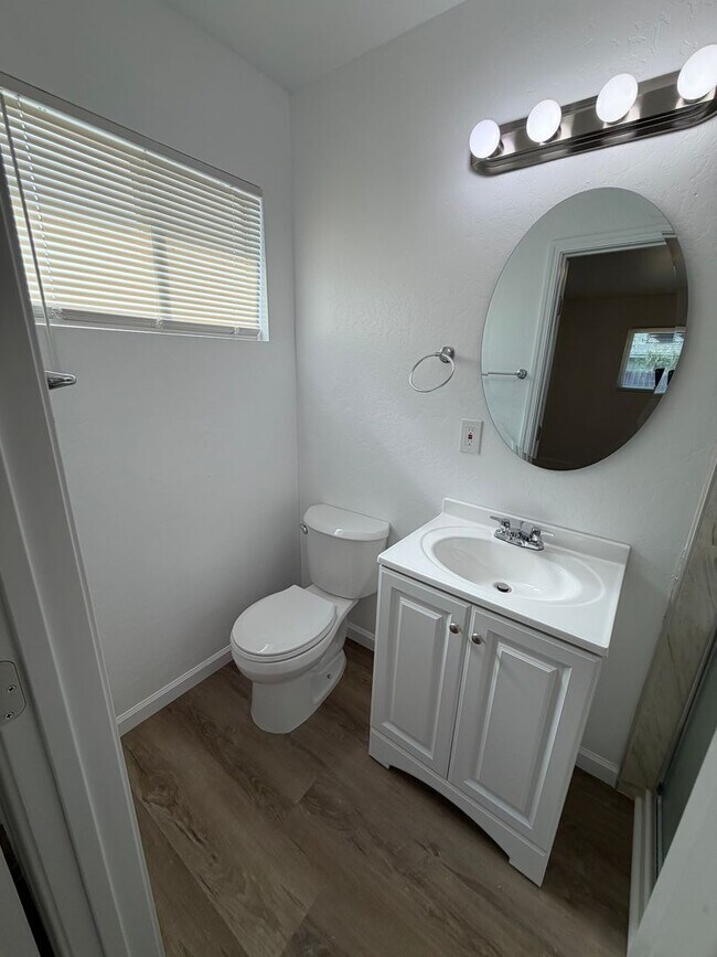 Building Photo - Clovis home for rent.