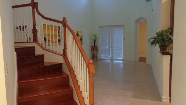 Building Photo - 1825 Bridgepointe Cir