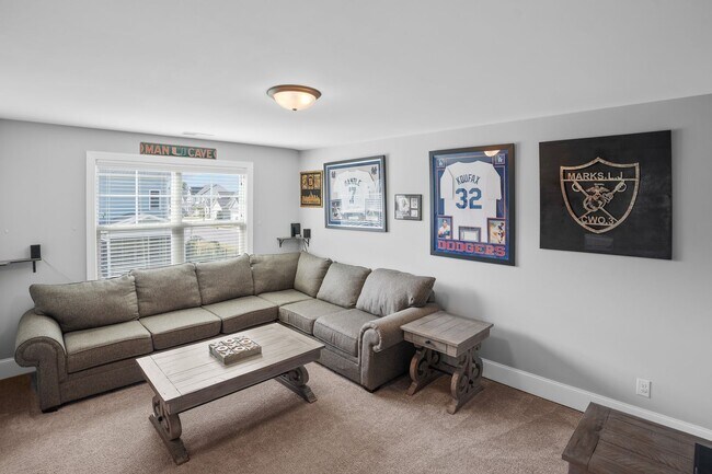 Building Photo - Stunning 4 bedroom 2.5 bath home located in Hampstead Wyndwater Community