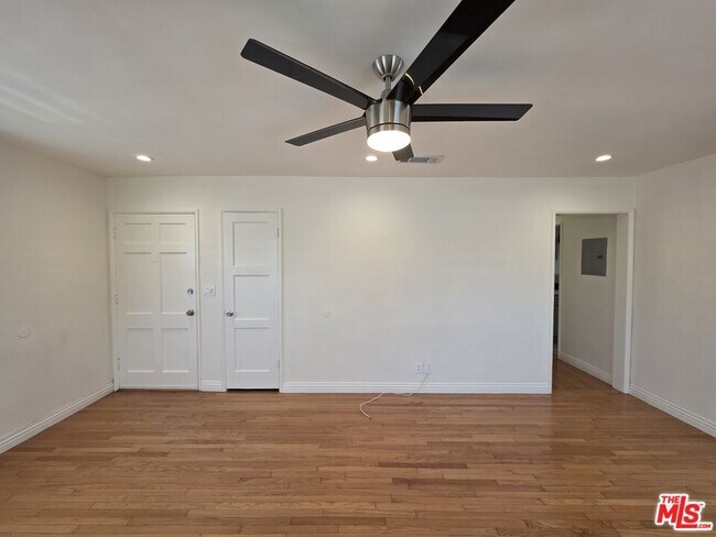 Building Photo - 102 Gaviota Ave