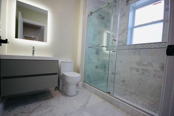 Building Photo - 85 Millet St