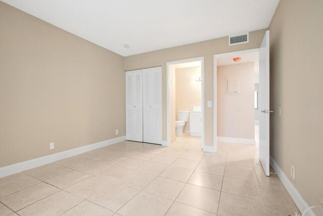 Building Photo - 516 Meadows Cir